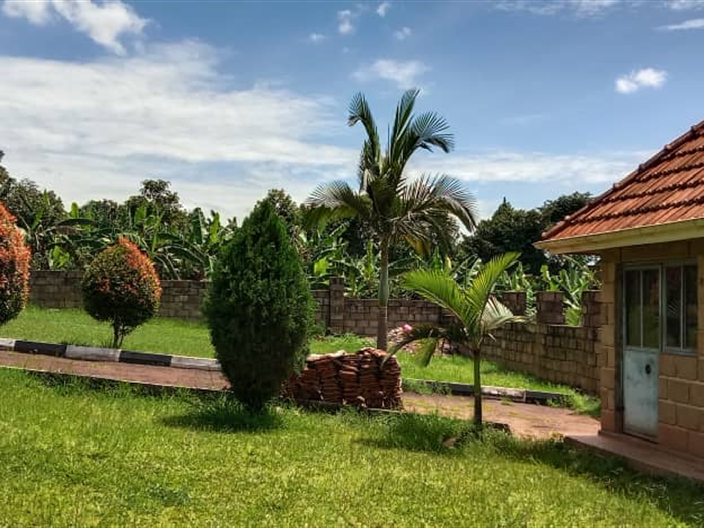 Storeyed house for sale in Ssekiwunga Wakiso