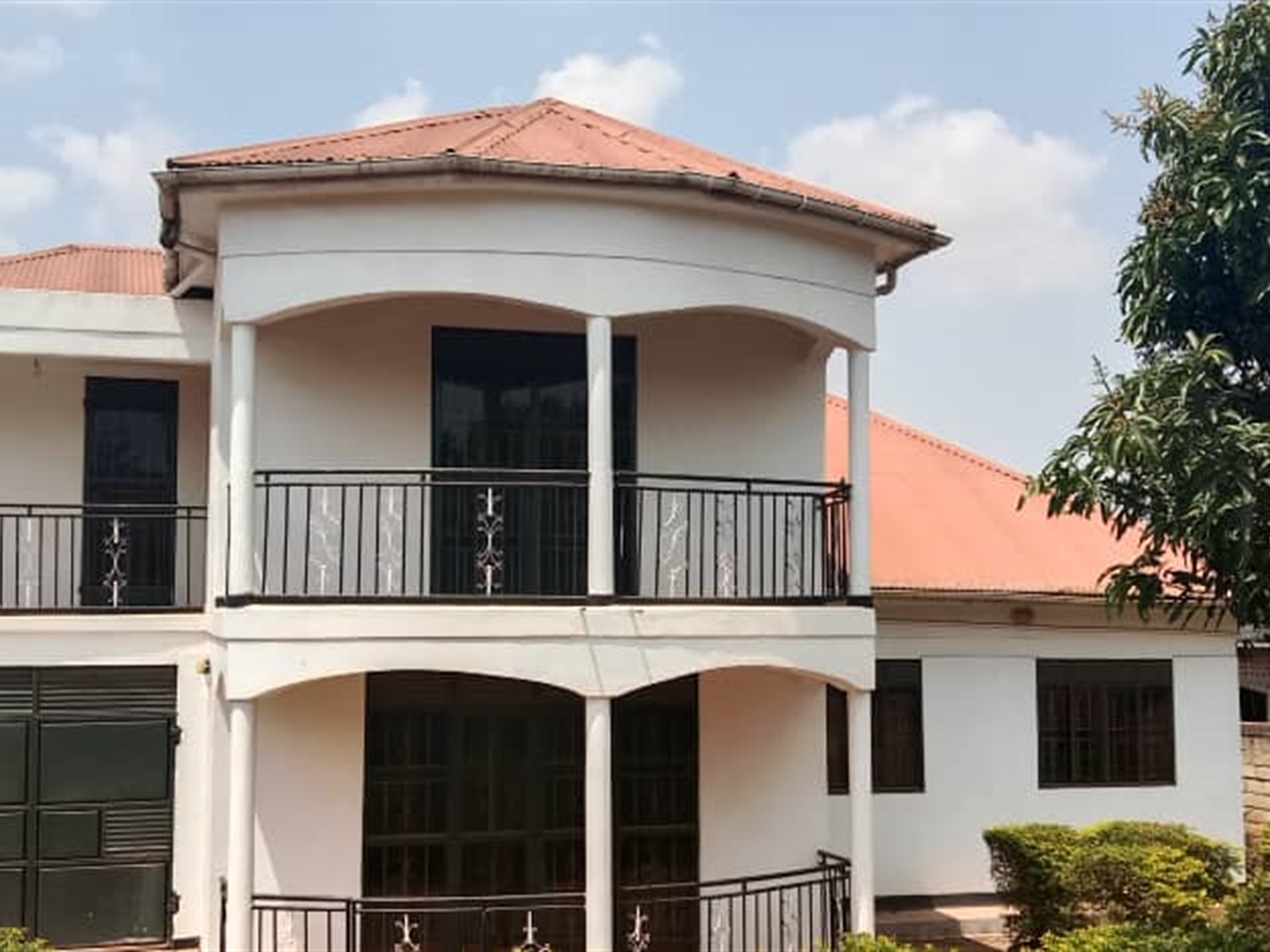 Storeyed house for sale in Matugga Wakiso