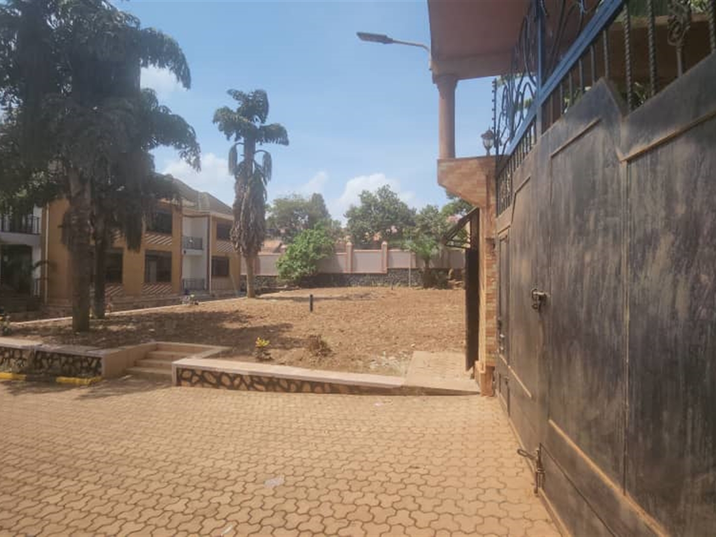 Mansion for sale in Mutundwe Wakiso