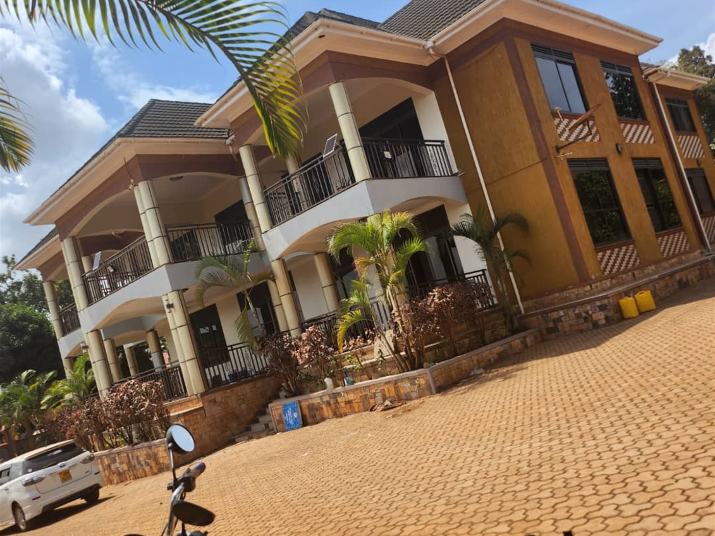 Mansion for sale in Mutundwe Wakiso