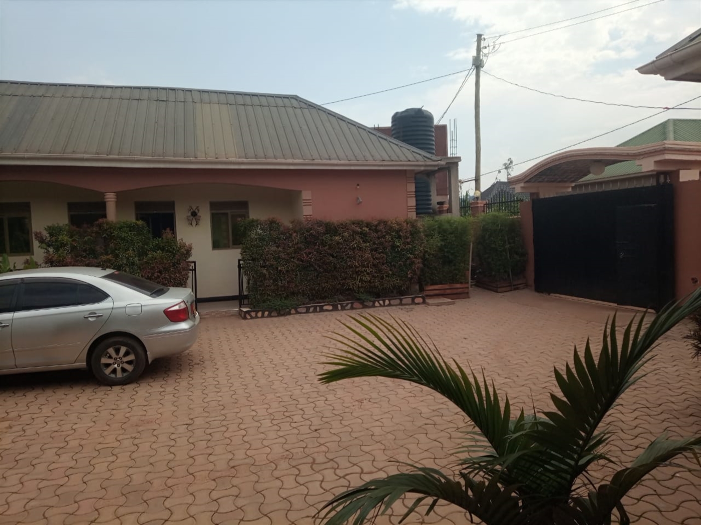 Guest house for sale in Nansana Wakiso