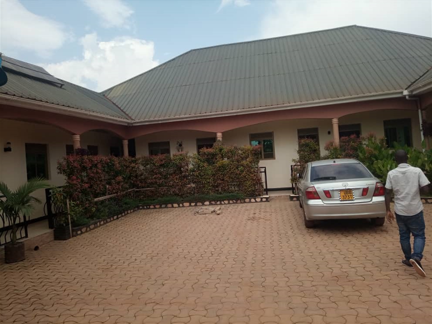 Guest house for sale in Nansana Wakiso