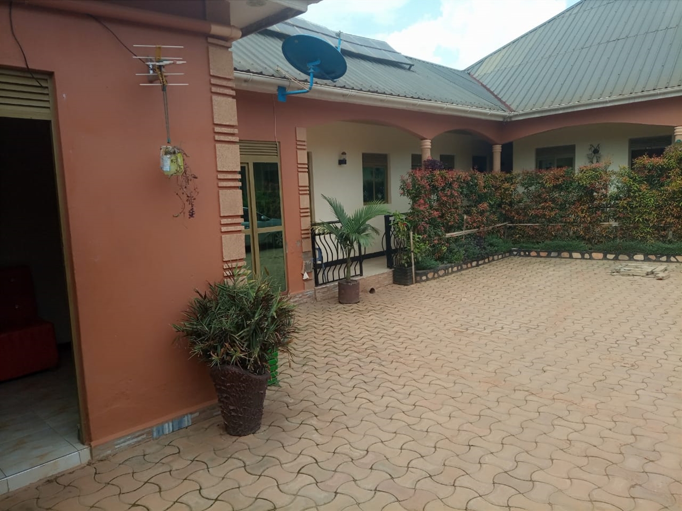 Guest house for sale in Nansana Wakiso