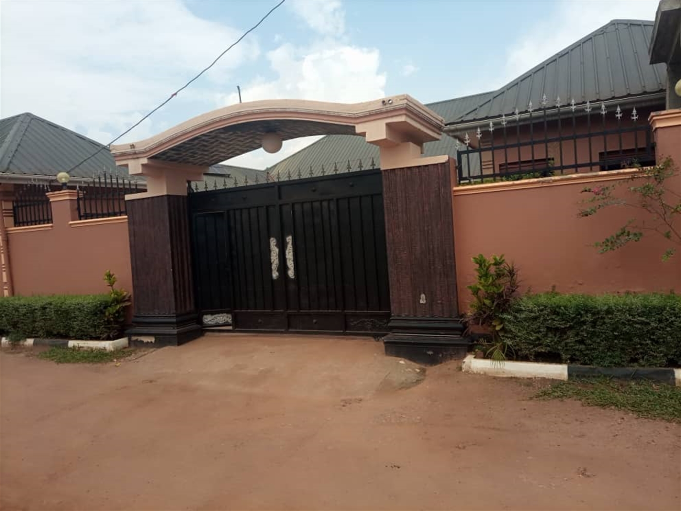 Guest house for sale in Nansana Wakiso