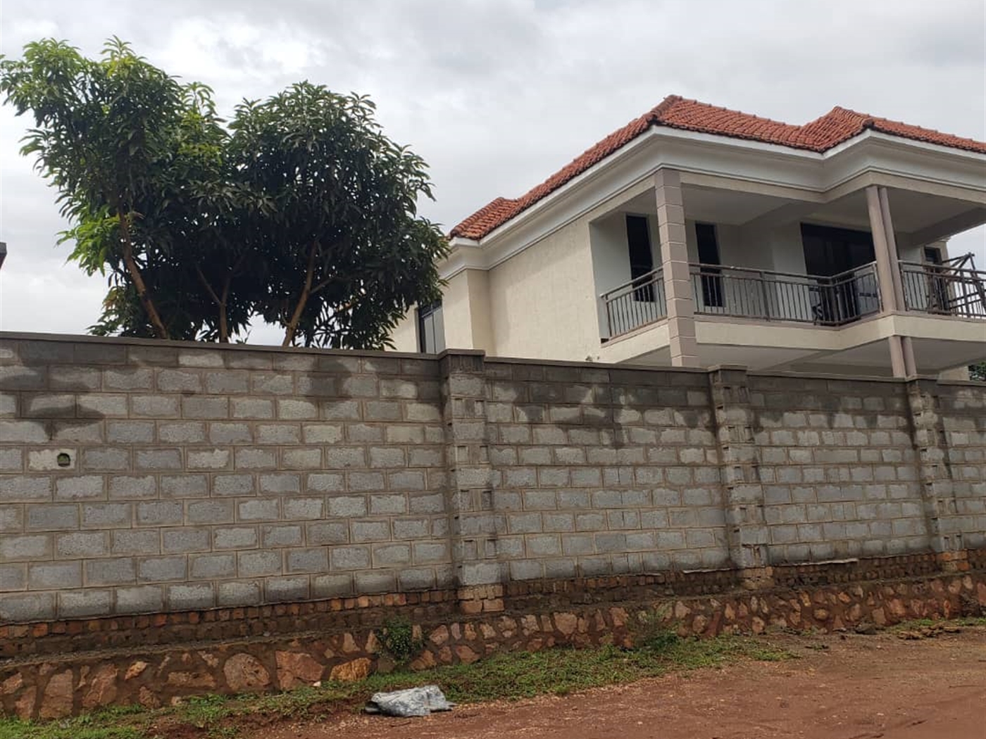 Storeyed house for sale in Kitovu Wakiso