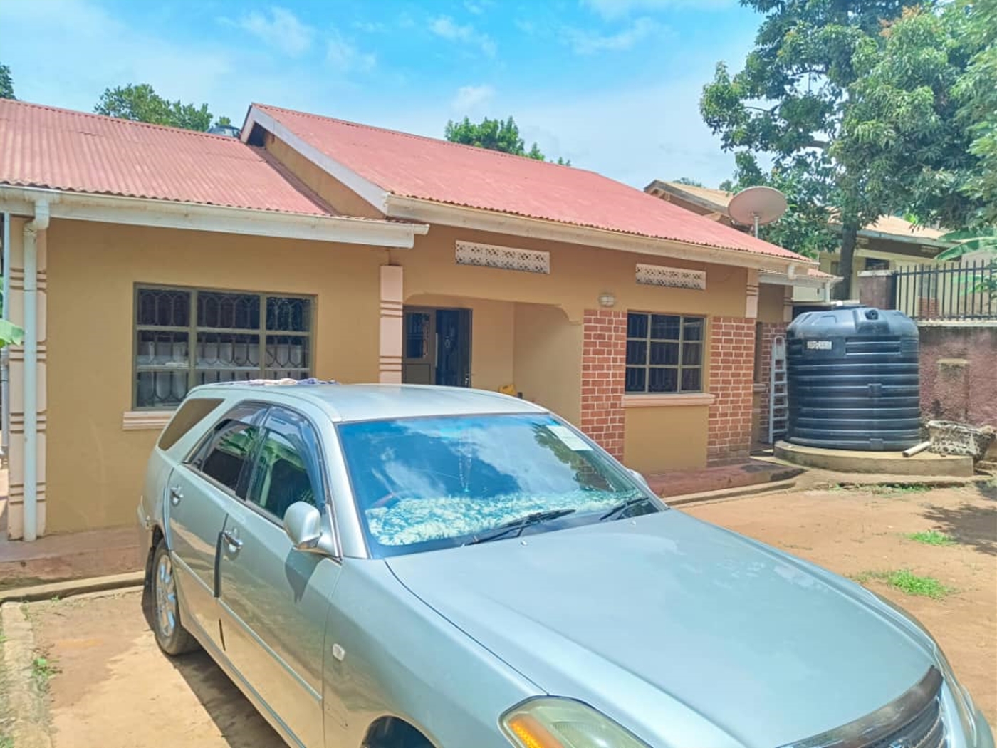 Bungalow for sale in Kayuga Mukono