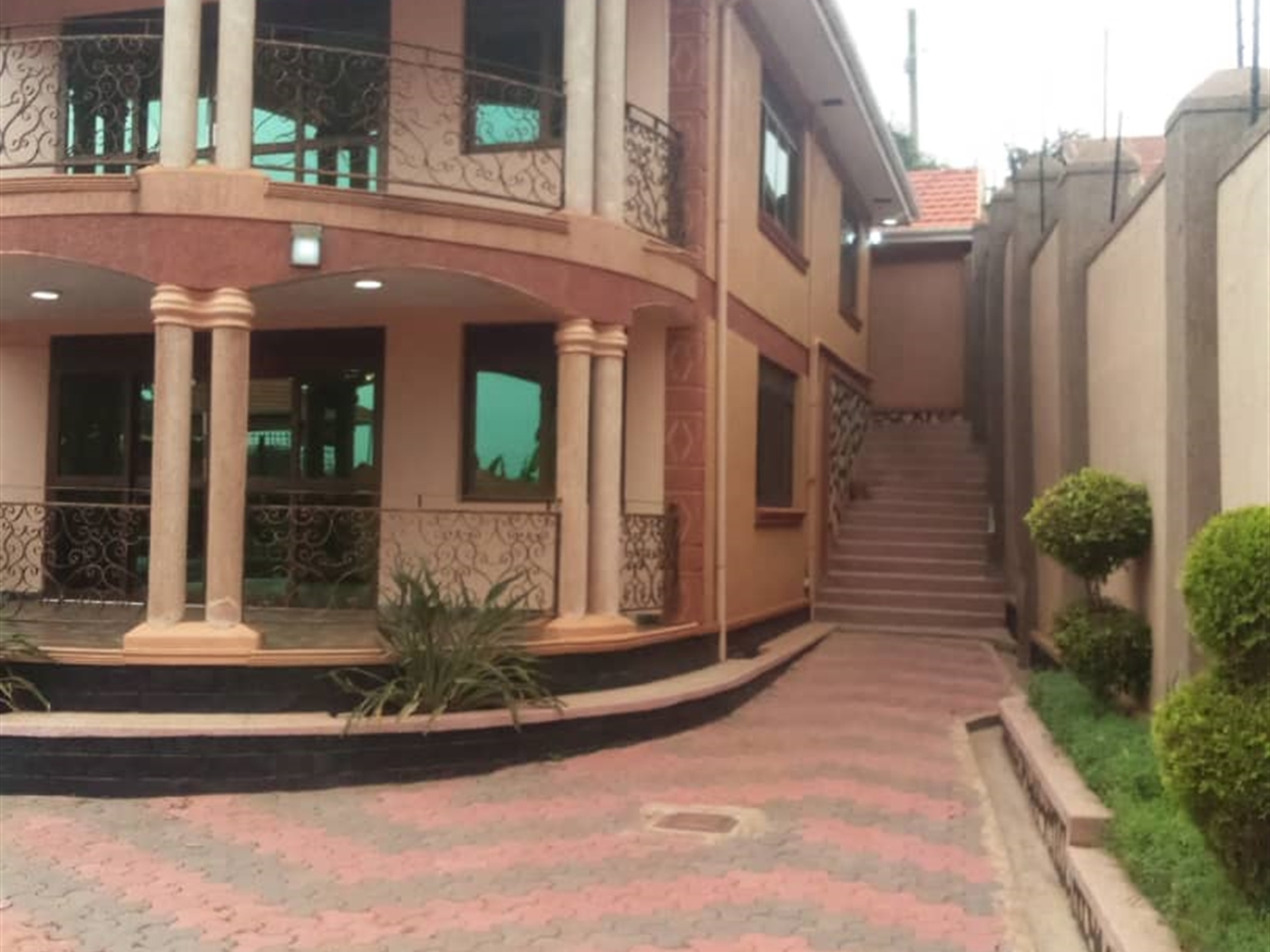 Storeyed house for sale in Kyengela Wakiso