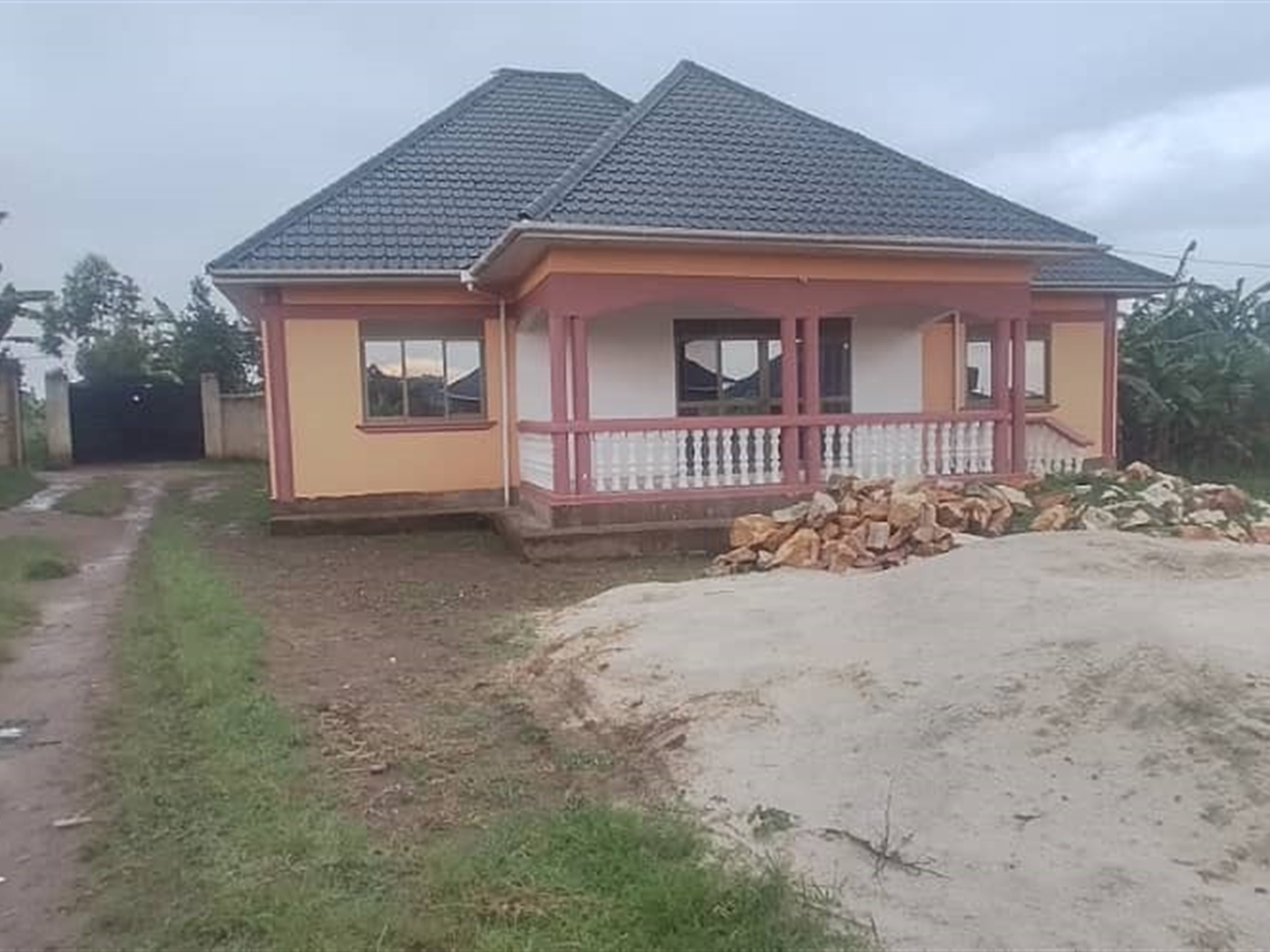 Bungalow for sale in Kayuga Mukono