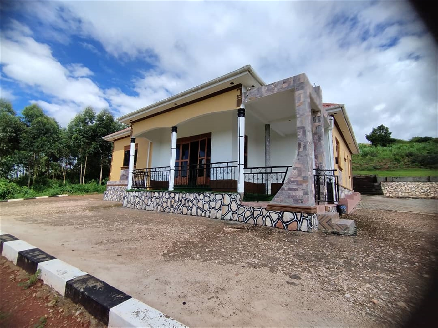 Bungalow for sale in Kamuvobe Mityana