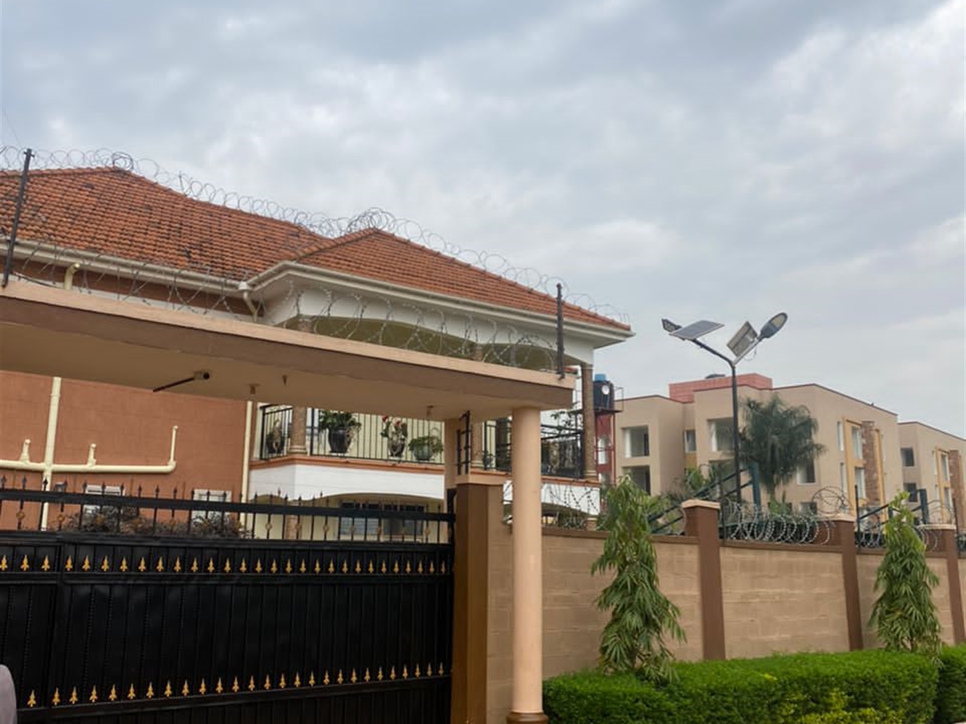 Storeyed house for sale in Kawuku Wakiso