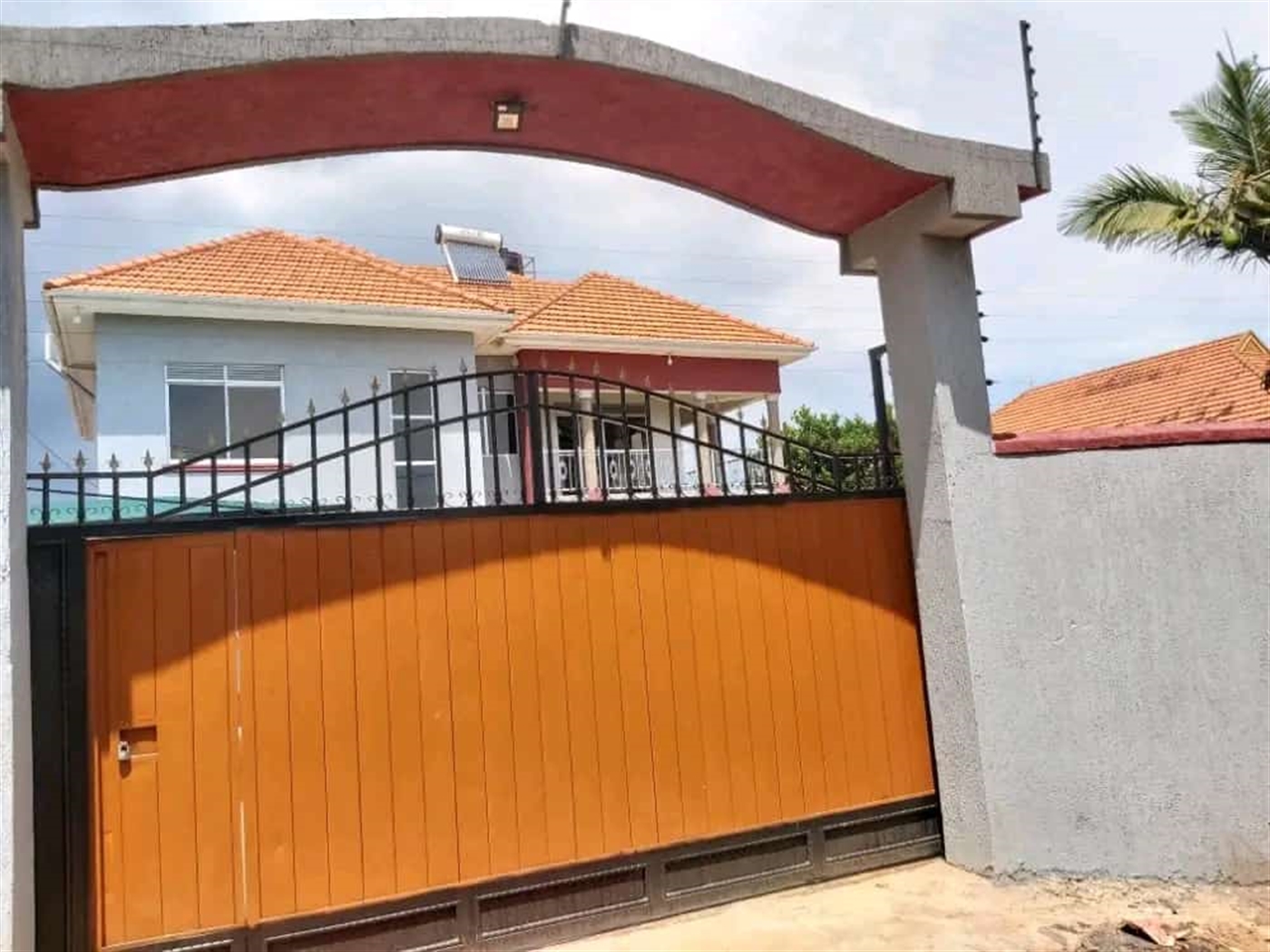 Storeyed house for sale in Kitende Wakiso