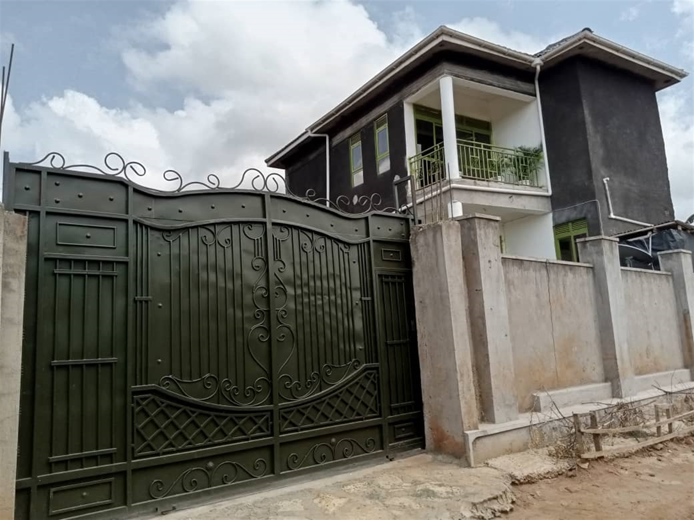 Storeyed house for sale in Kawuku Wakiso