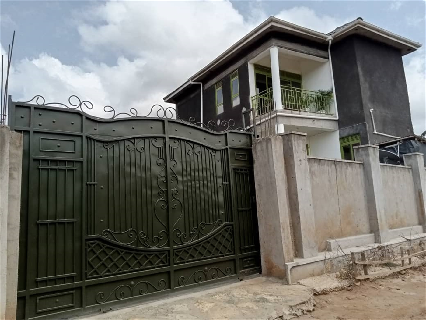 Storeyed house for sale in Kawuku Wakiso