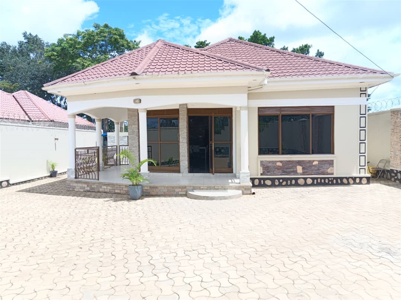 Bungalow for sale in Kirowooza Mukono