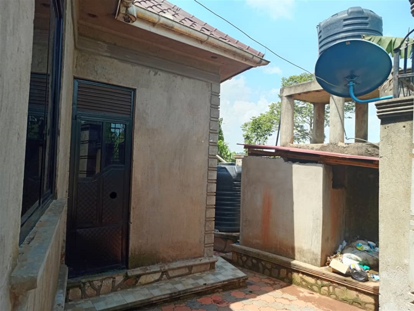 Bungalow for sale in Kiwazzi Wakiso