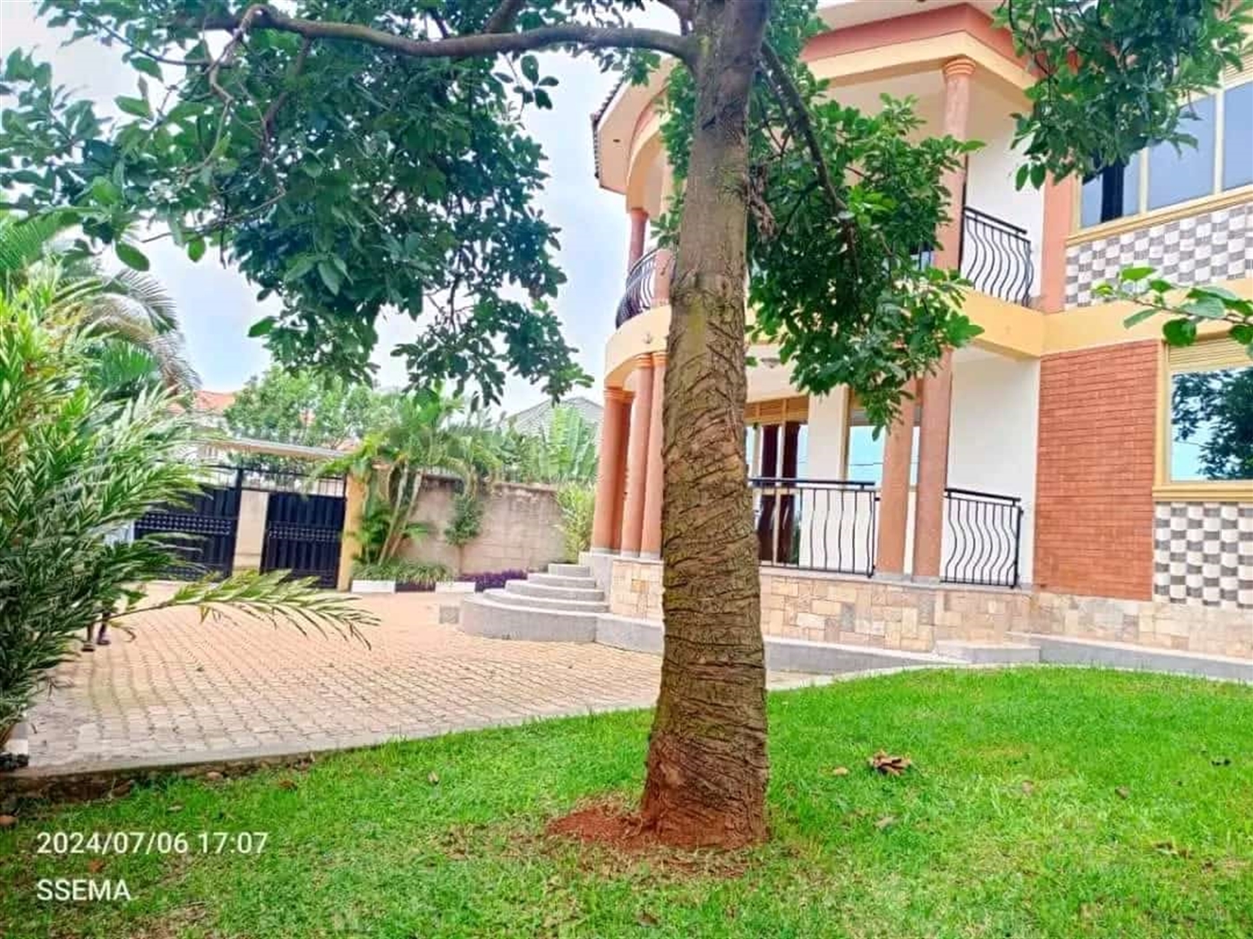 Storeyed house for sale in Buddo Masaka