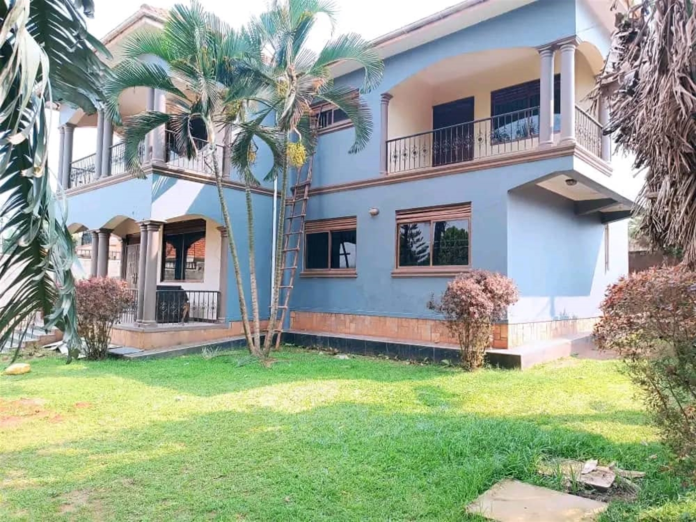 Storeyed house for sale in Kisaasi Wakiso