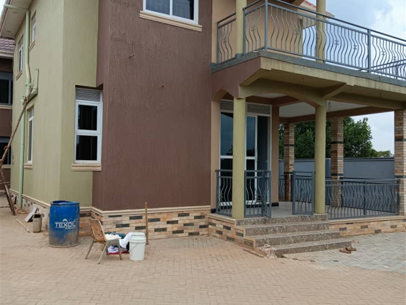 Storeyed house for sale in Bweyakajjansi Wakiso