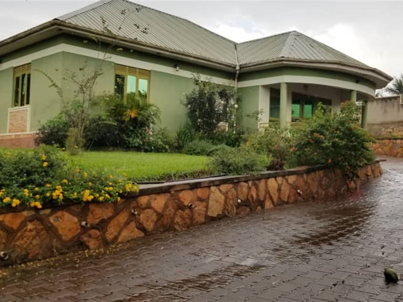 Bungalow for sale in Kira Wakiso