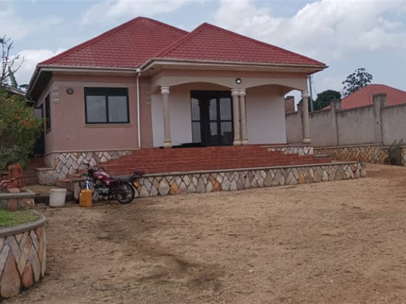 Bungalow for sale in Nakweelo Wakiso