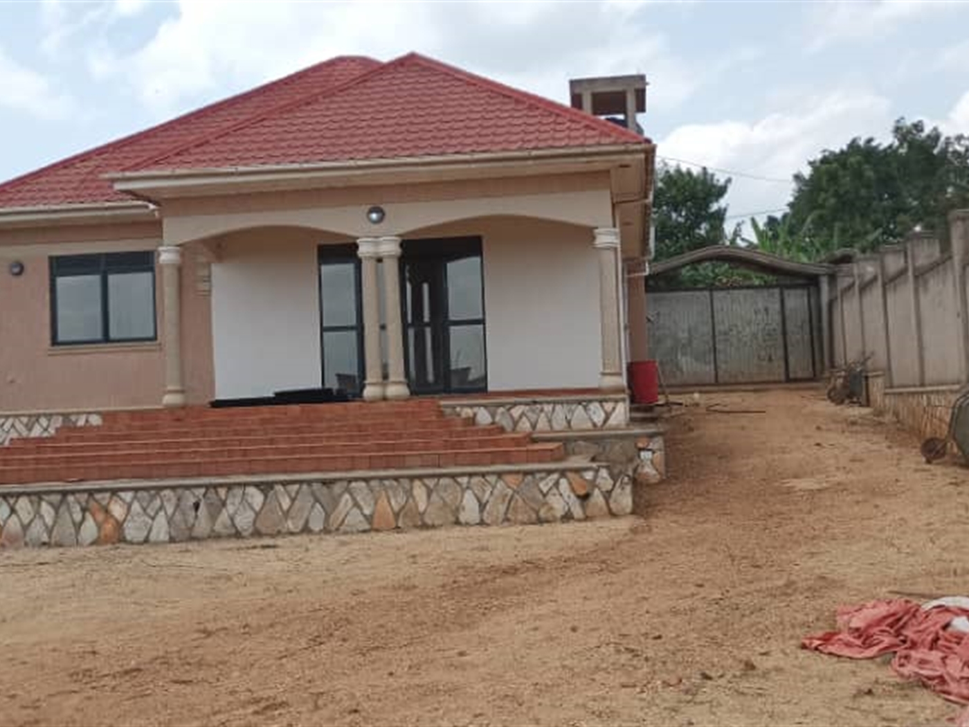 Bungalow for sale in Nakweelo Wakiso