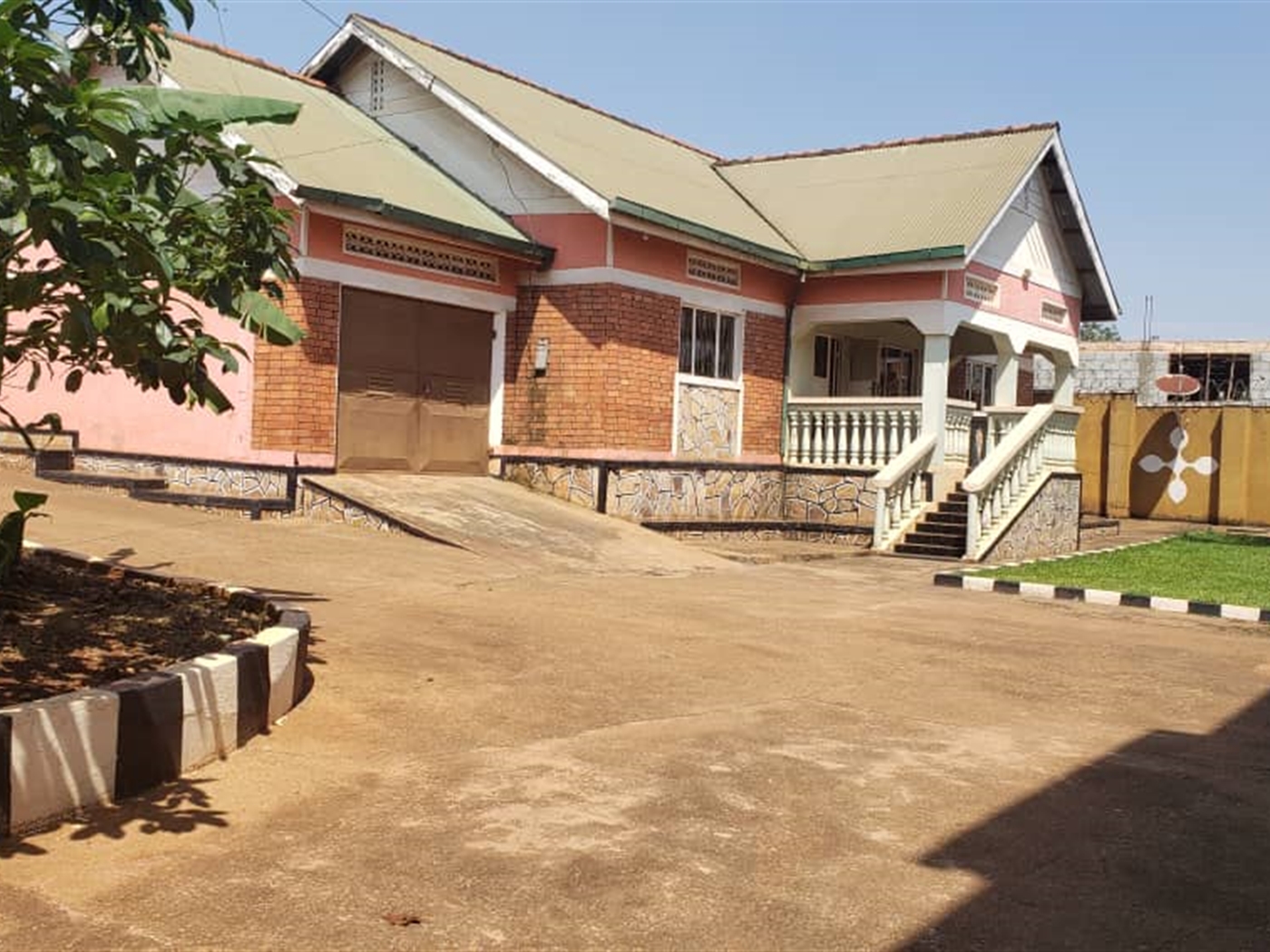 Bungalow for sale in Zana Wakiso