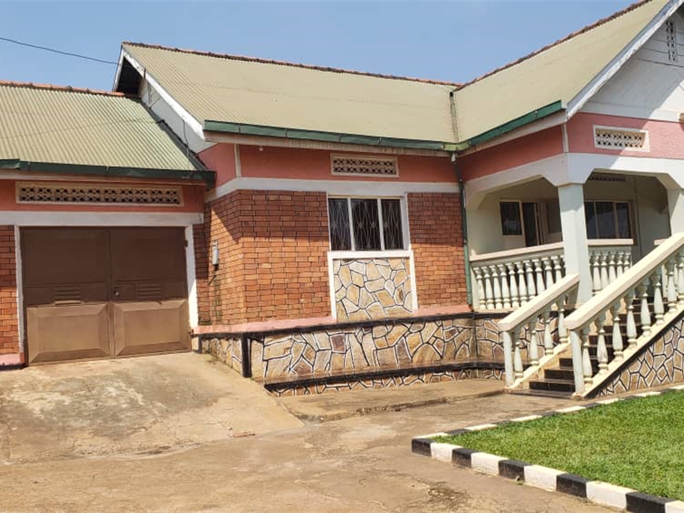 Bungalow for sale in Zana Wakiso