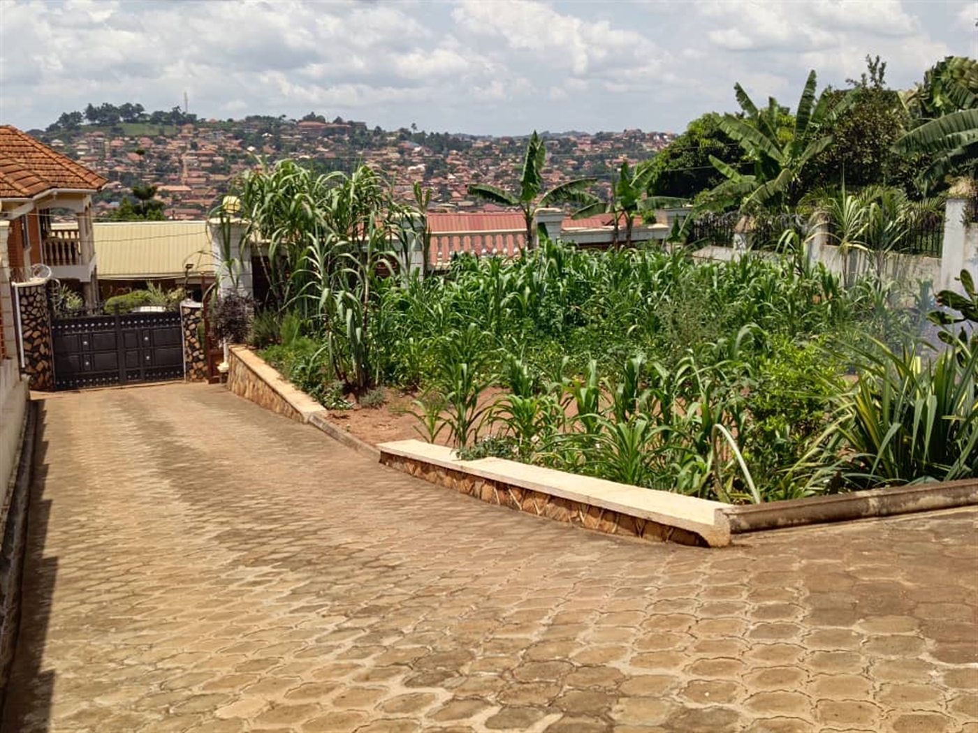 Mansion for sale in Makindye Kampala