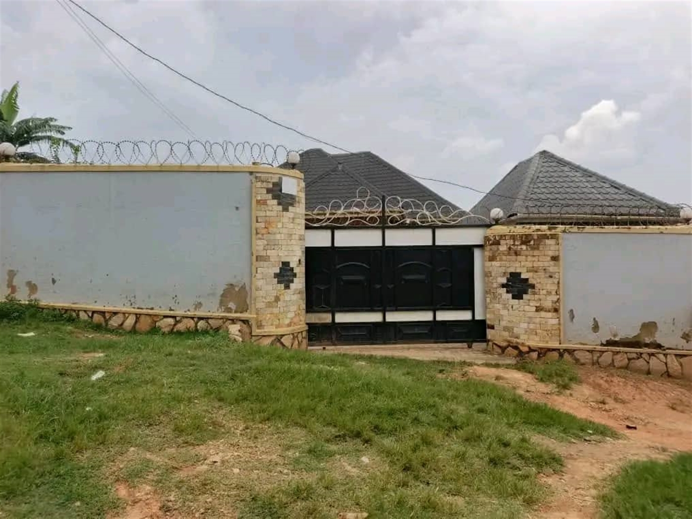 Bungalow for sale in Kyebandonansana Wakiso