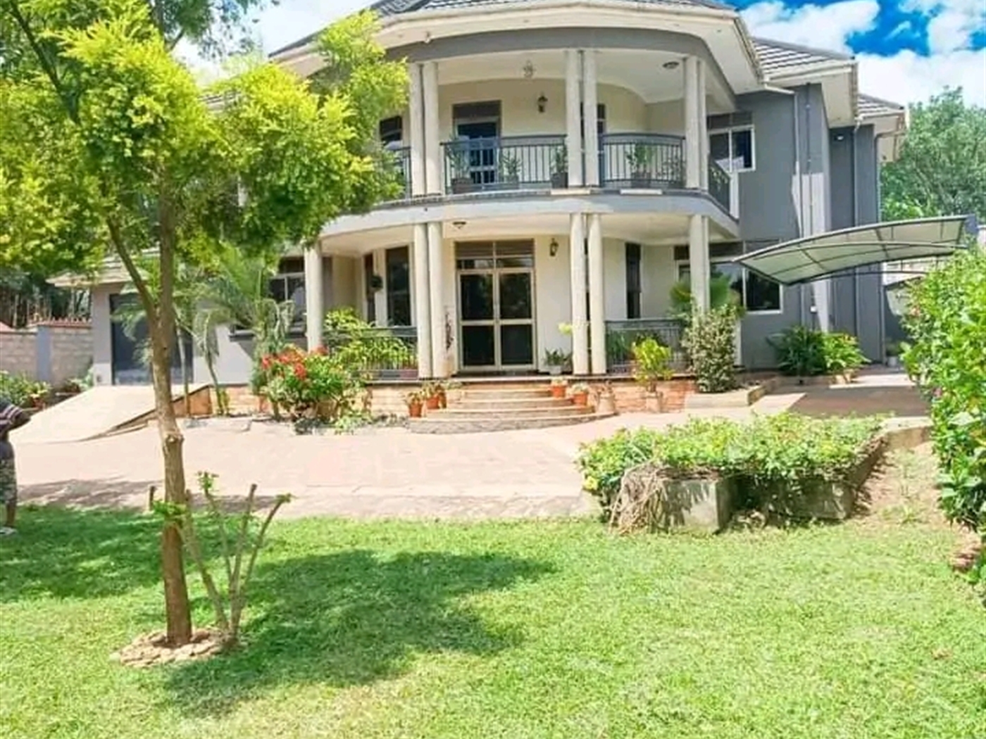 Mansion for sale in Kisaasi Wakiso