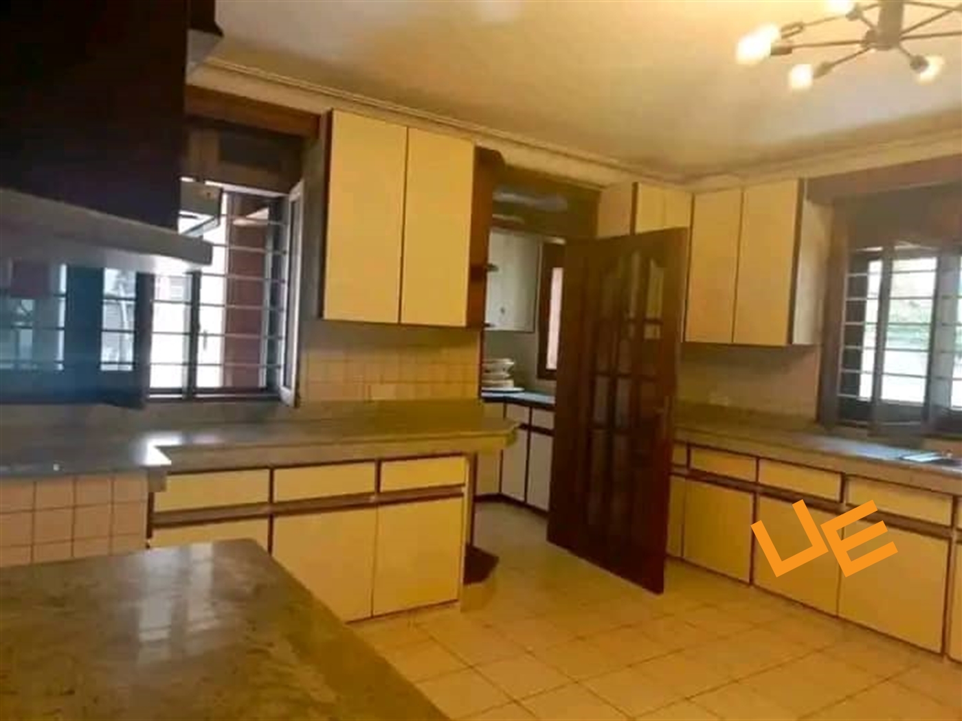 Storeyed house for rent in Bugoloobi Kampala