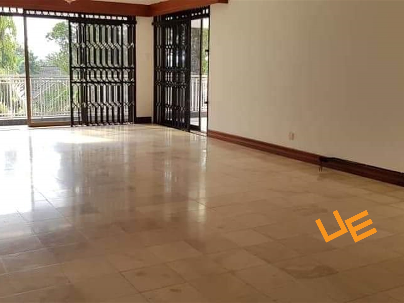 Storeyed house for rent in Bugoloobi Kampala