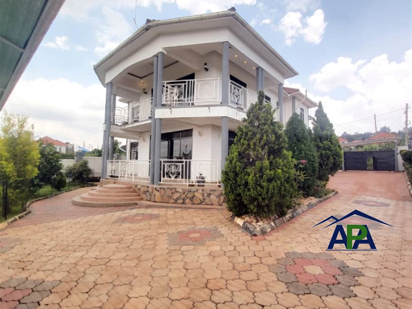 Storeyed house for sale in Bwebajja Wakiso