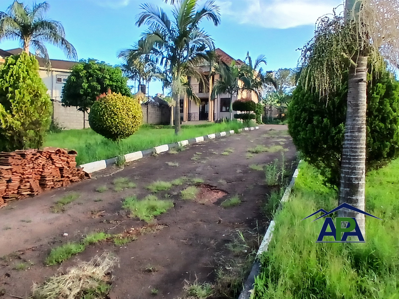 Storeyed house for sale in Kitende Wakiso