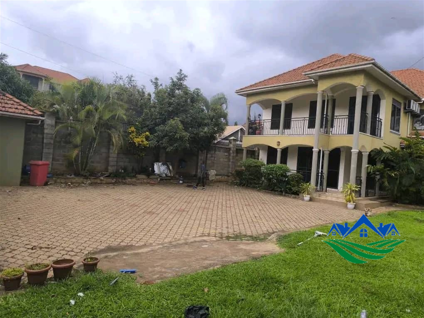 Mansion for sale in Munyonyo Wakiso