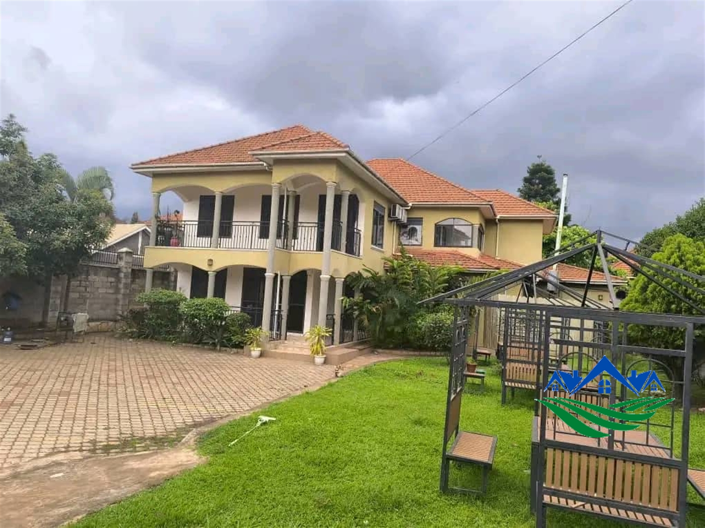 Mansion for sale in Munyonyo Wakiso