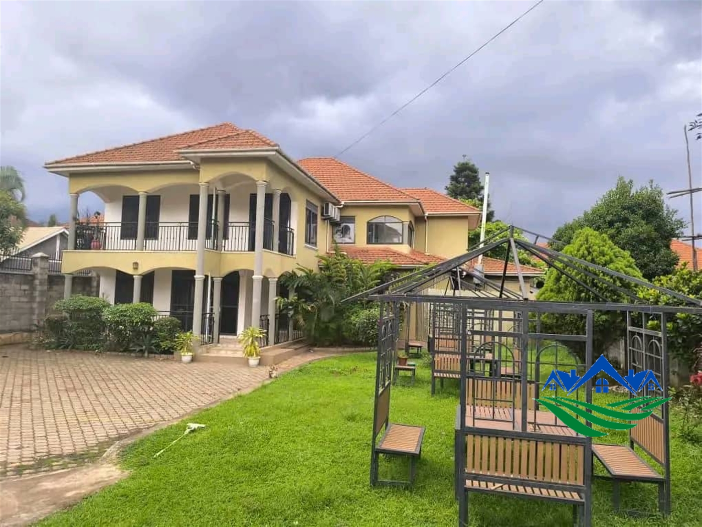 Mansion for sale in Munyonyo Wakiso