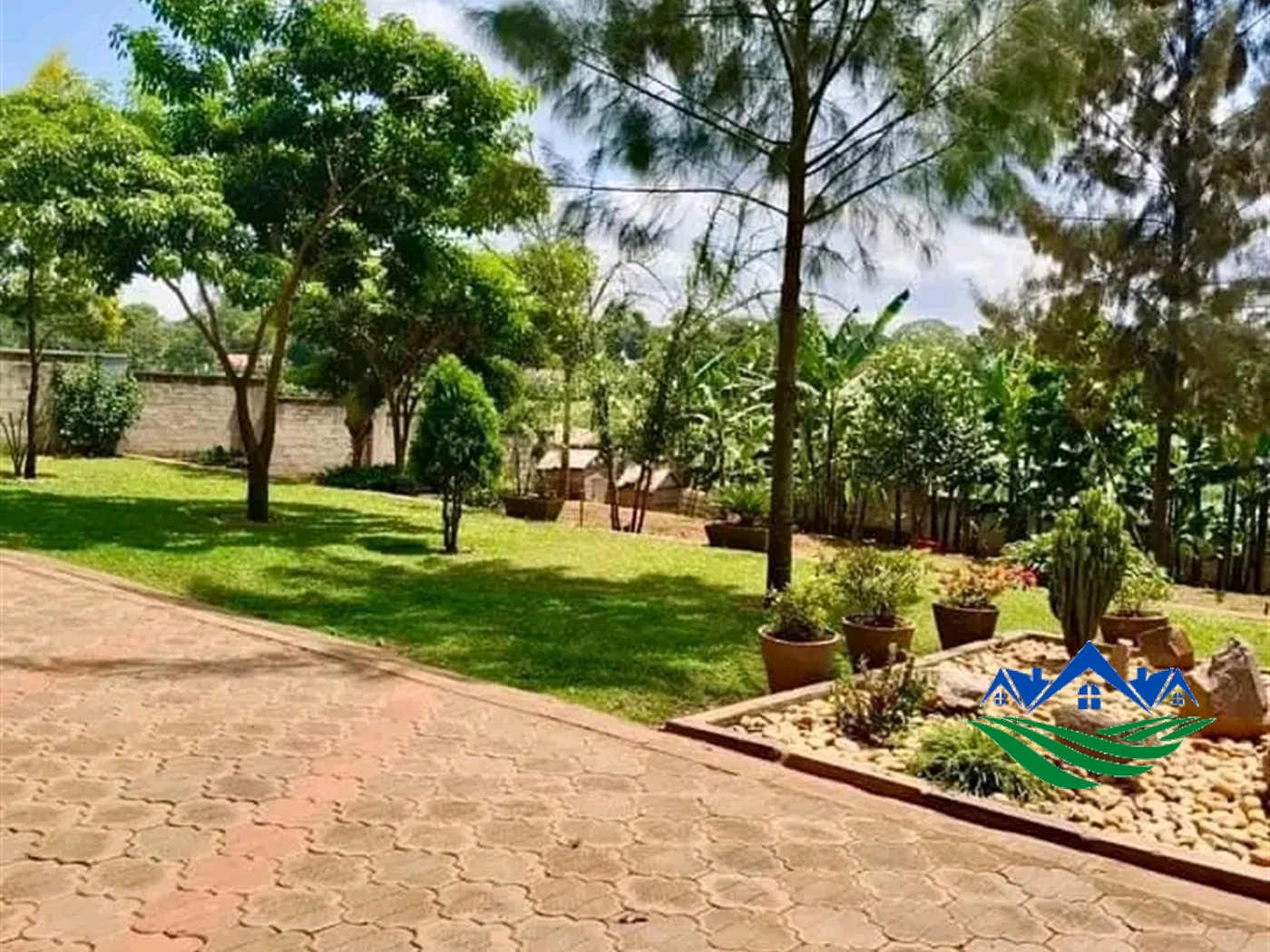 Mansion for sale in Kisaasi Wakiso