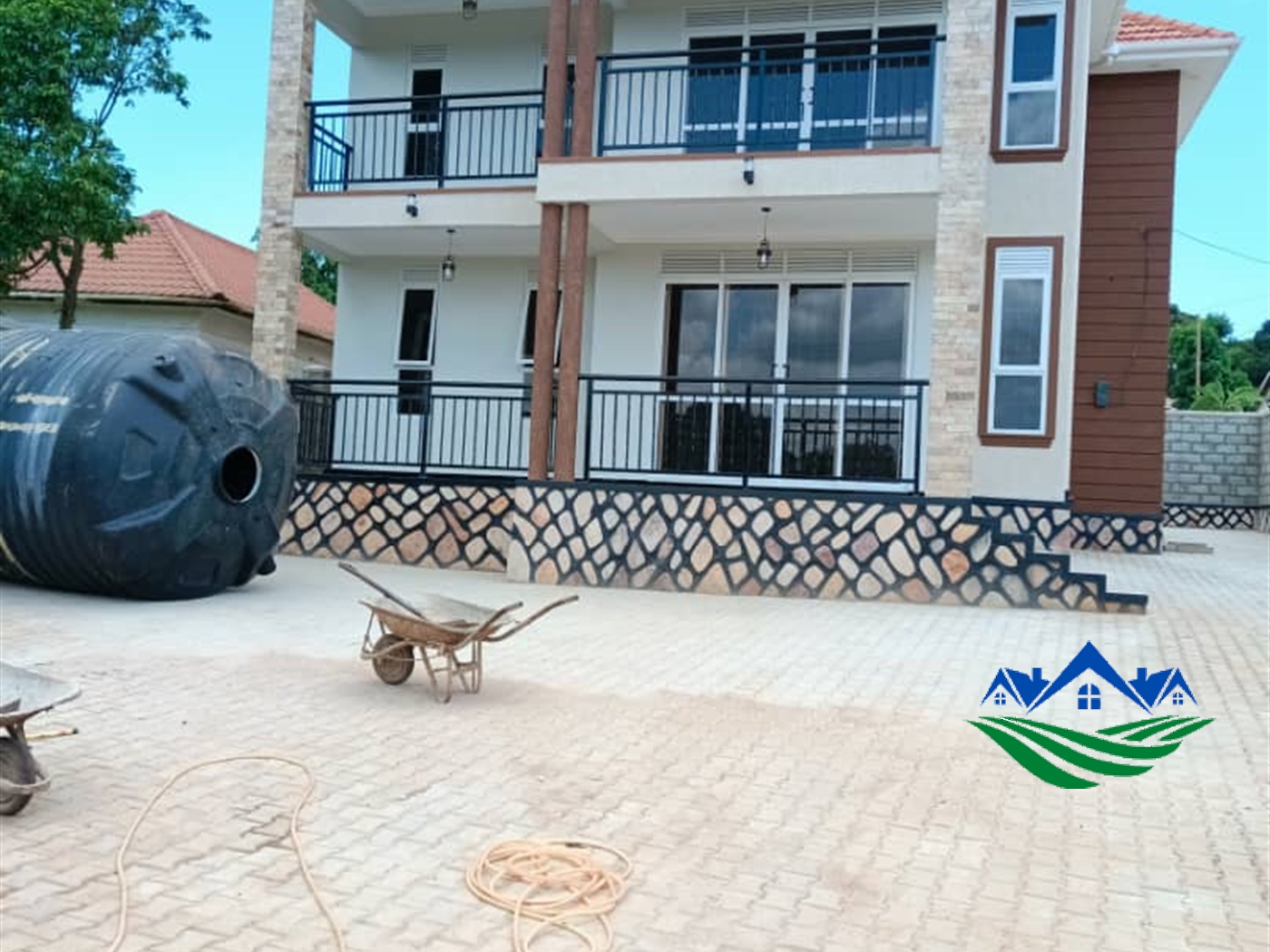 Mansion for sale in Kitende Wakiso