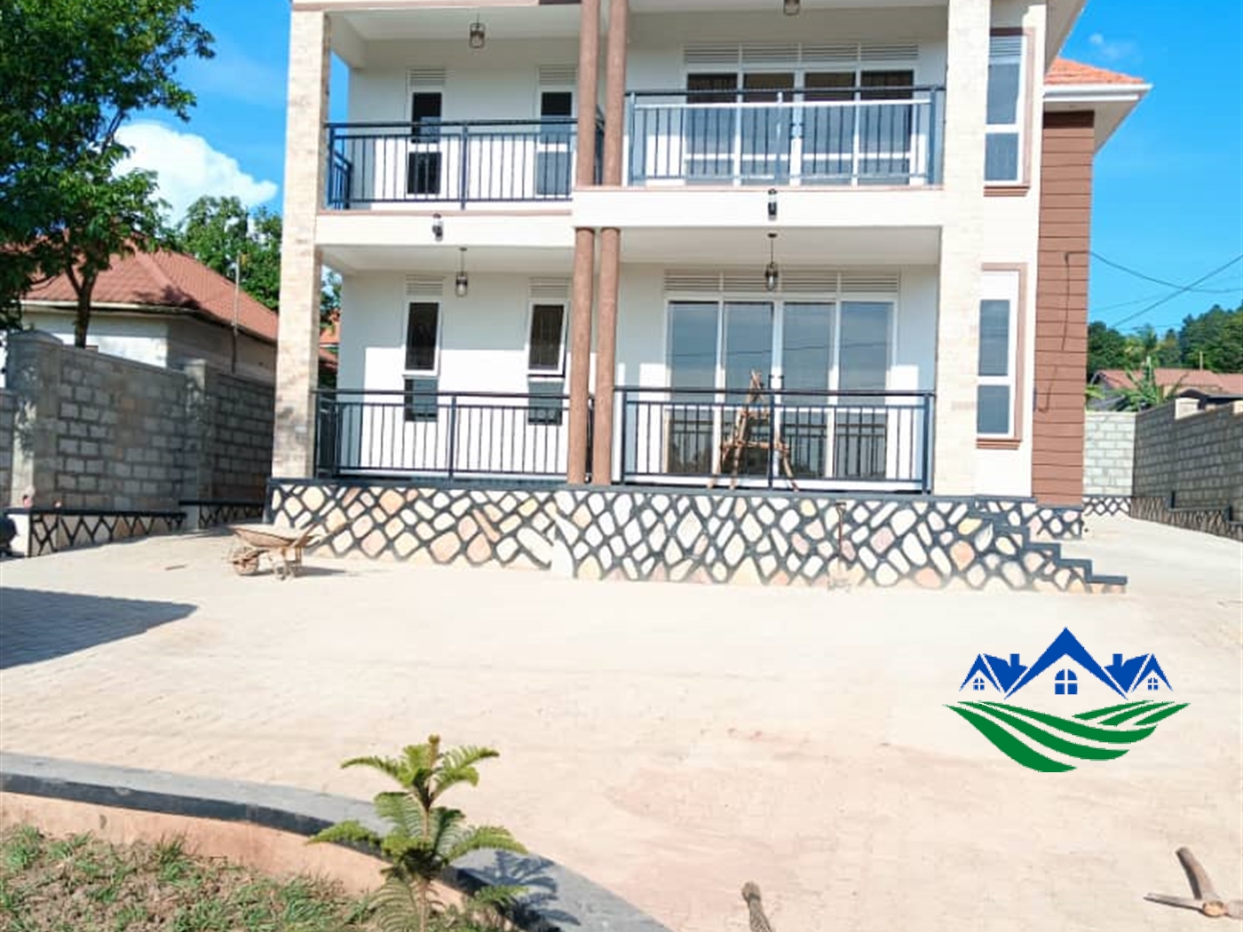 Mansion for sale in Kitende Wakiso