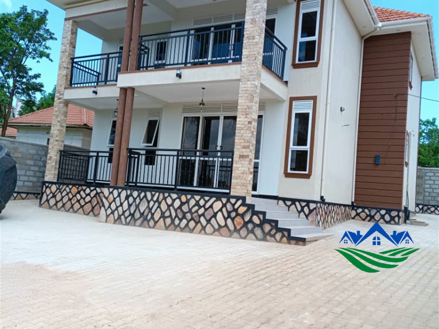 Mansion for sale in Kitende Wakiso