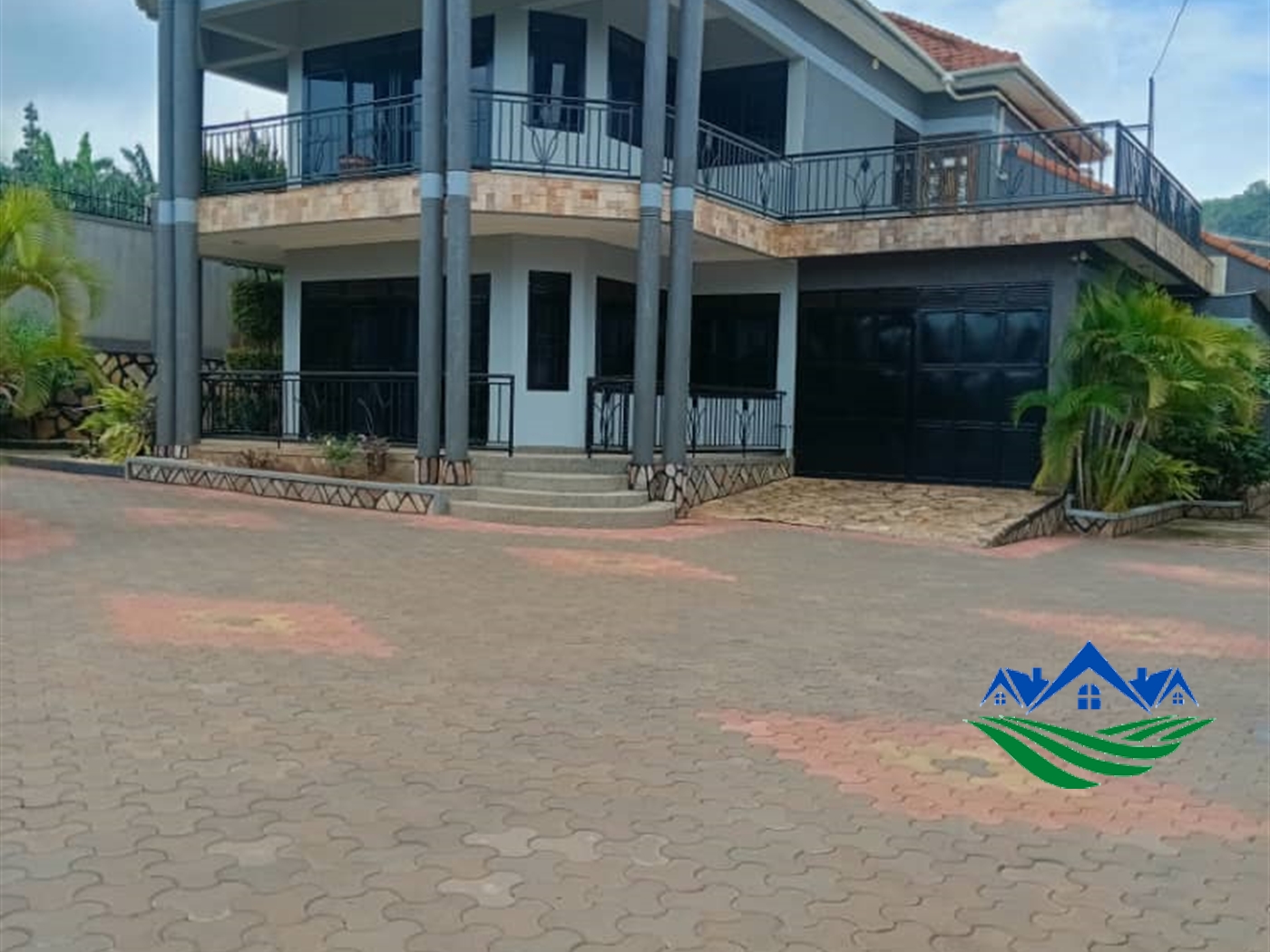 Mansion for sale in Bwebajja Wakiso