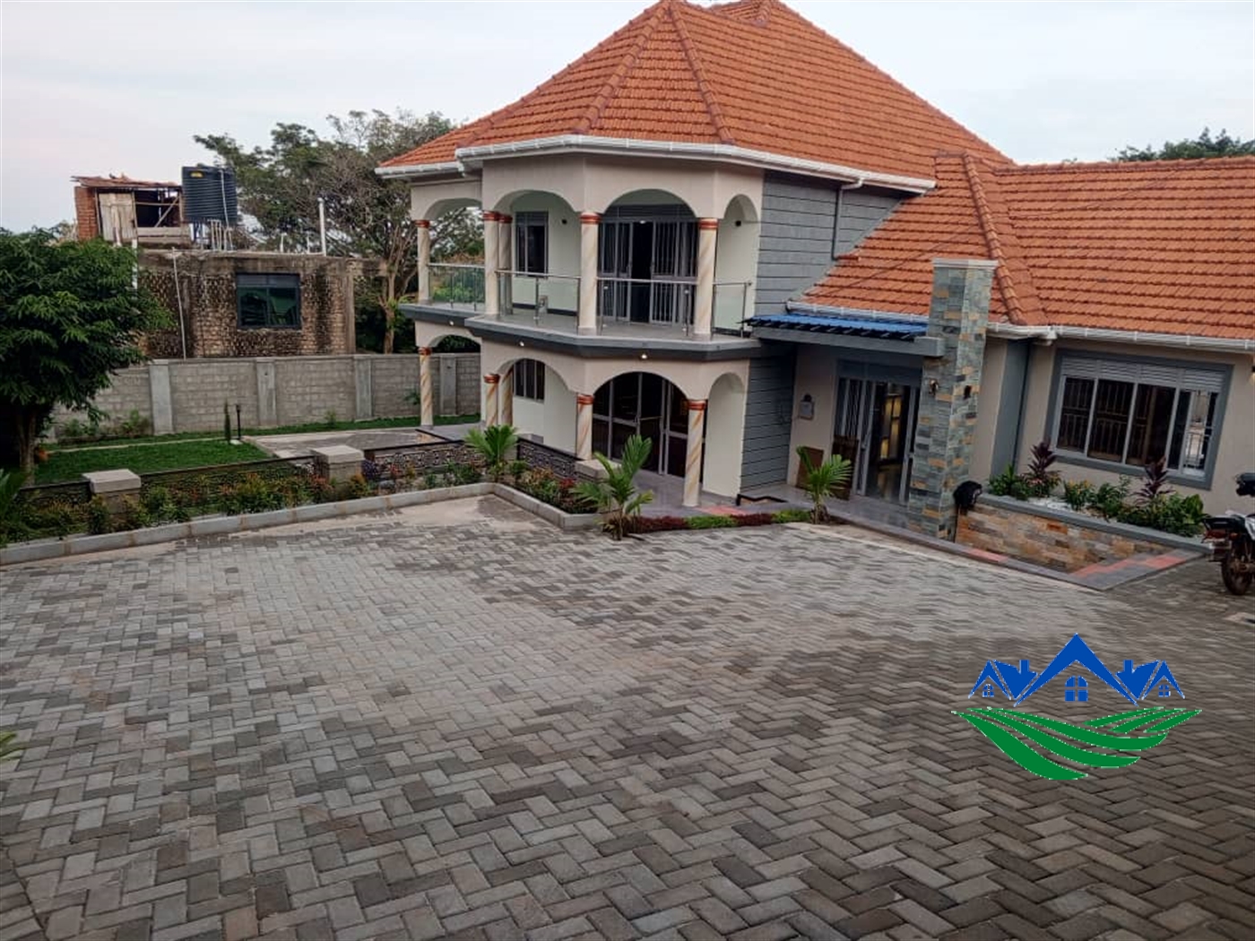 Mansion for sale in Kitende Wakiso