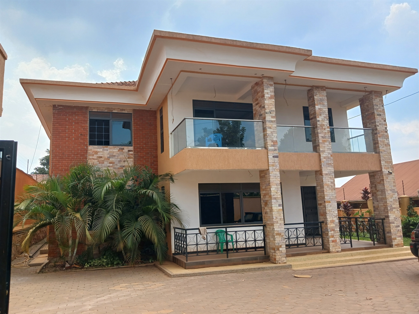 Duplex for sale in Kigoowa Kampala