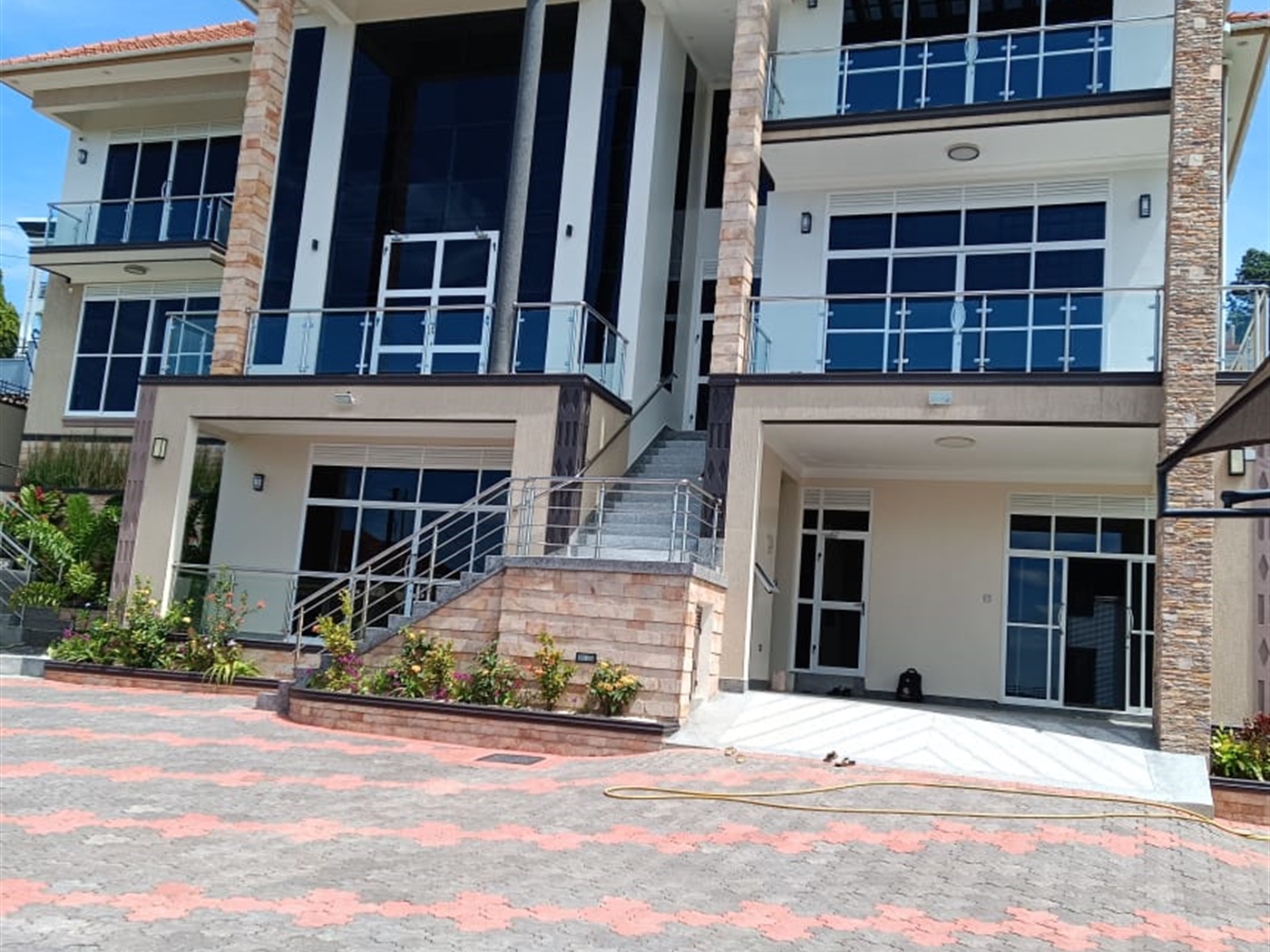 Mansion for sale in Lwezalubowa Wakiso