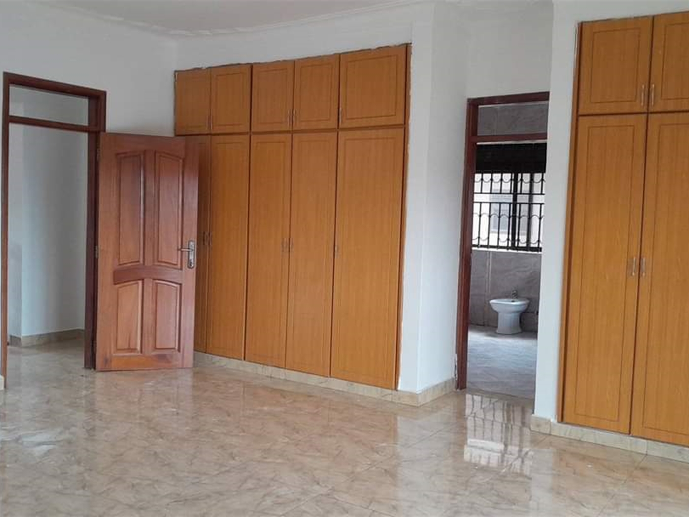 Storeyed house for rent in Naalya Wakiso