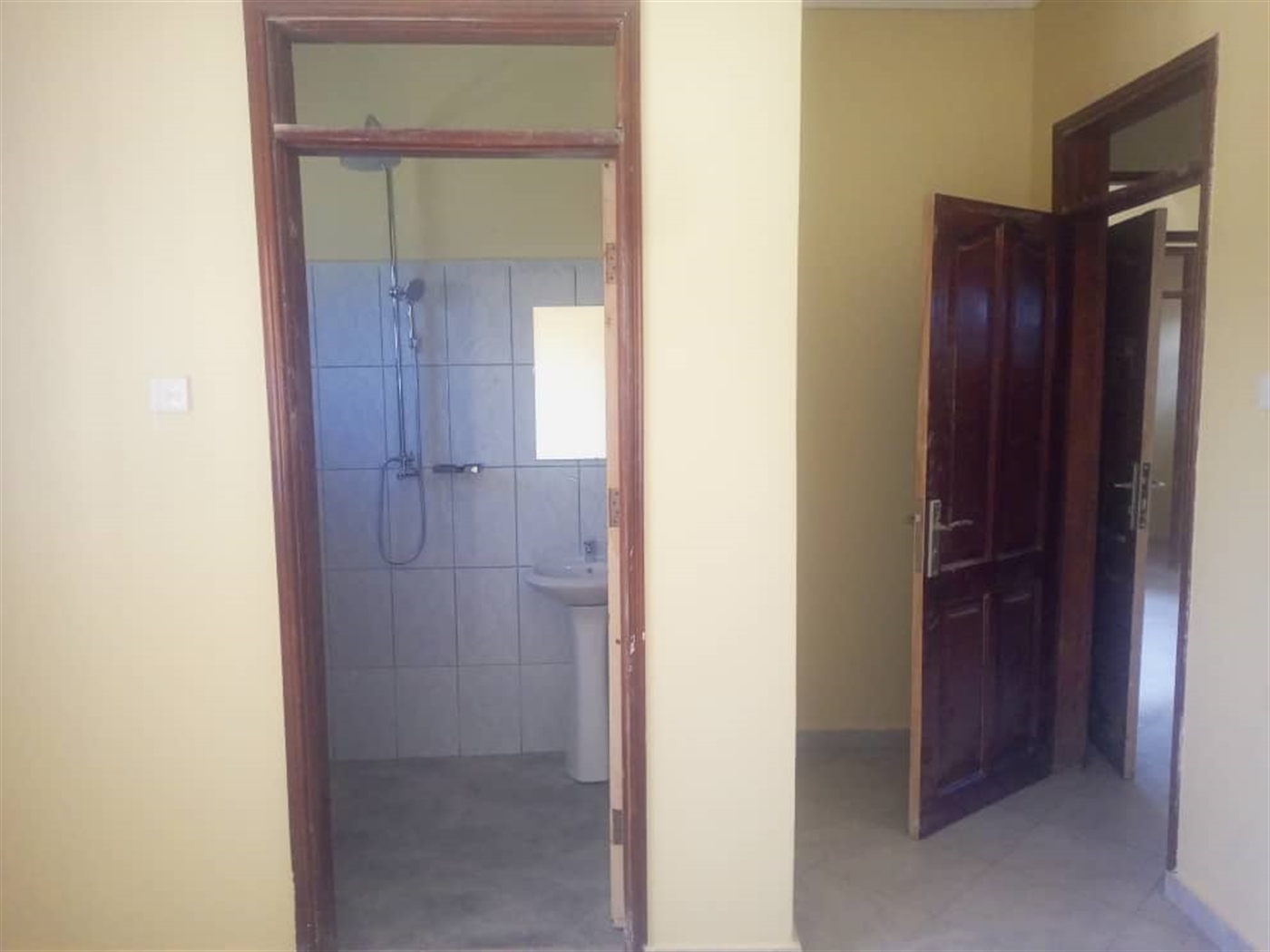 Semi Detached for rent in Nsasa Mukono