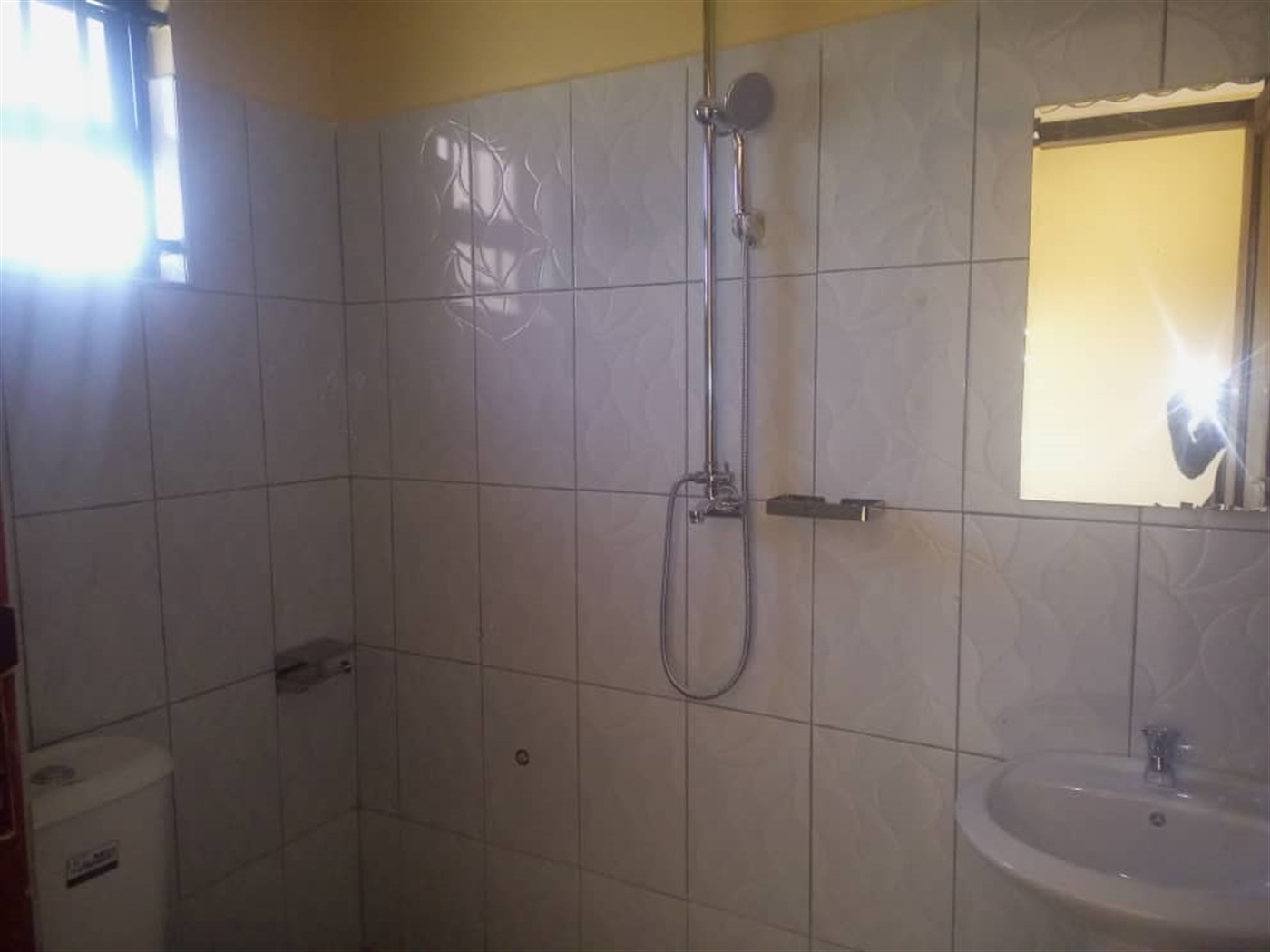 Semi Detached for rent in Nsasa Mukono