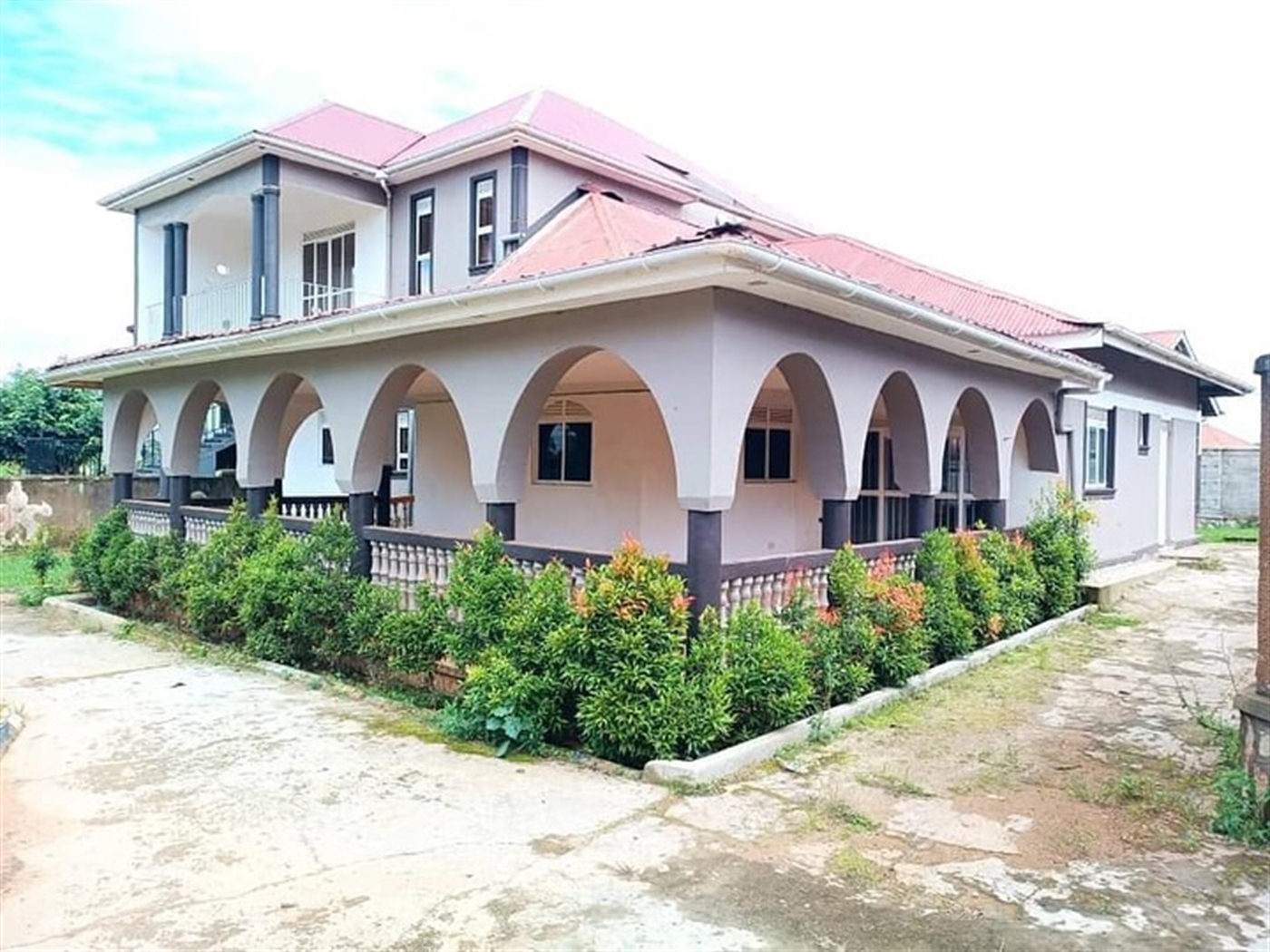 Storeyed house for sale in Kasangatii Wakiso