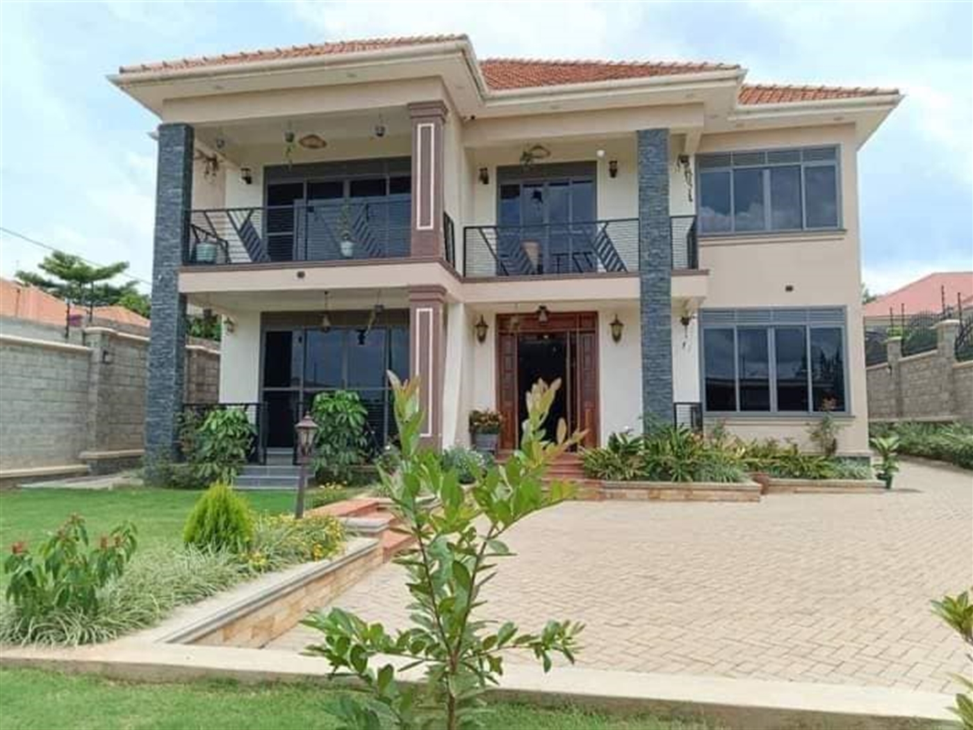 Storeyed house for sale in Nabusugwe Wakiso